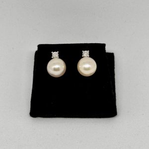 Pair of Pearl and Diamond Earstuds